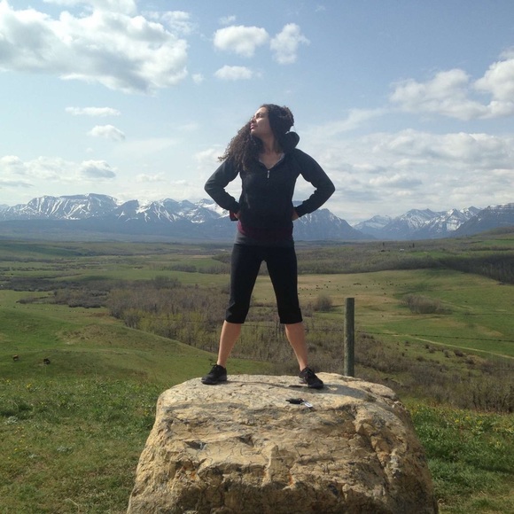 Meet your Posher, Cedes - Picture 2 of 16